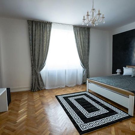 White Spacious Apartment Sibiu Exterior foto