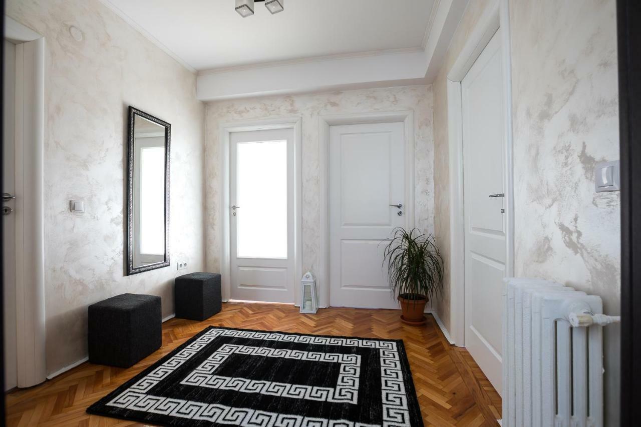 White Spacious Apartment Sibiu Exterior foto